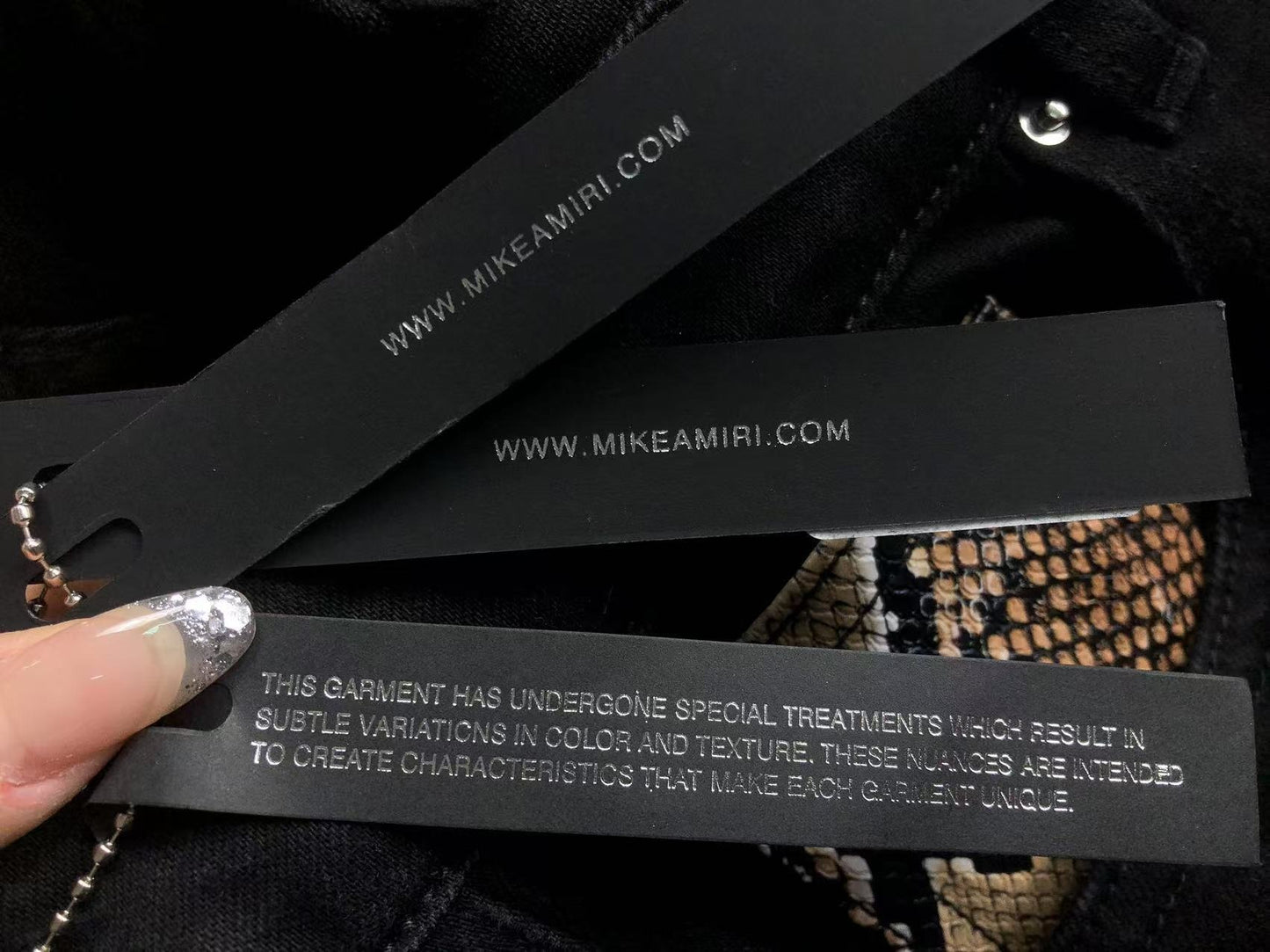 Calça AMIRI Logo Destroyed Black Denim