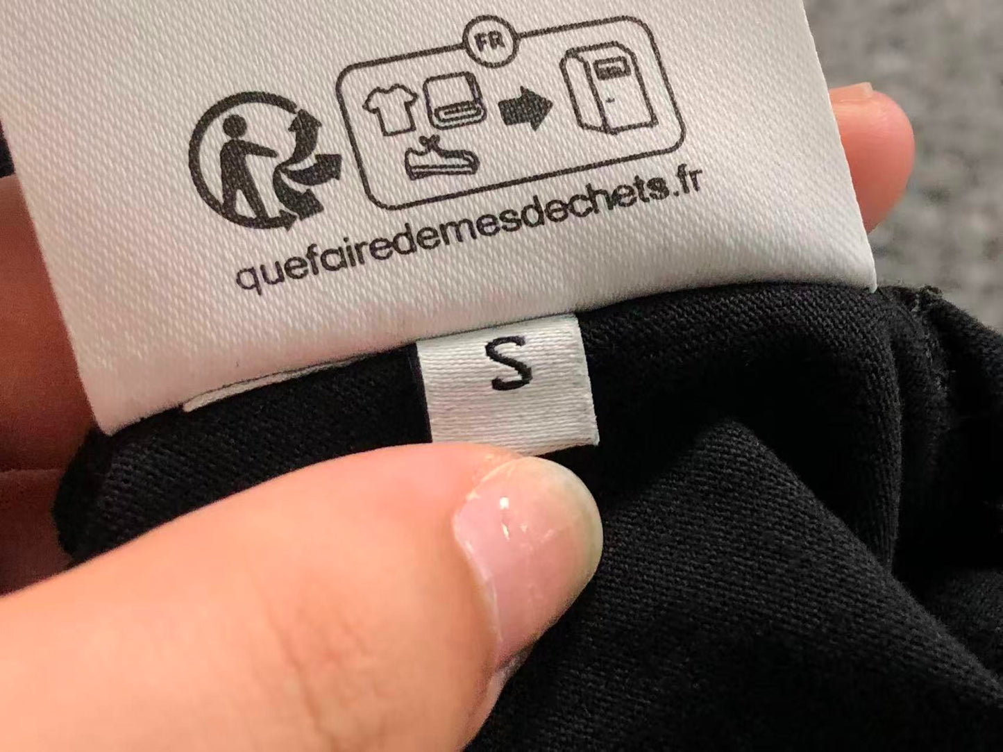 Camiseta AMI Paris Logo Coração Mini Bordado