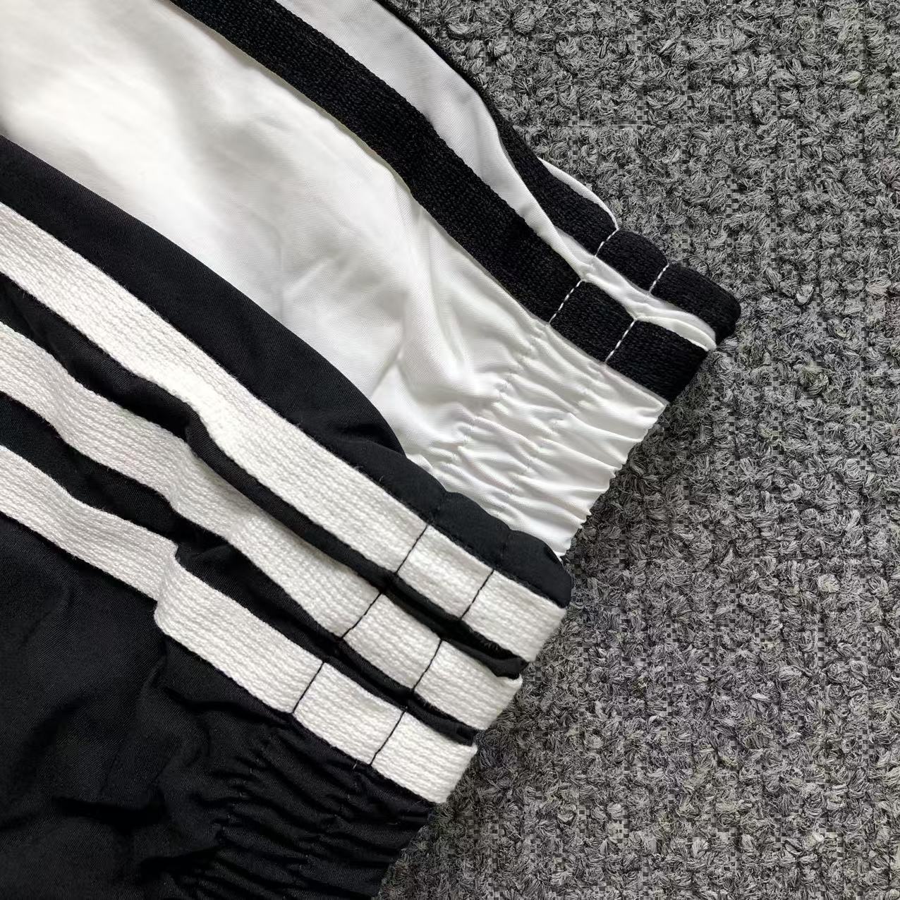 Jaqueta Adidas Lightweight Shell