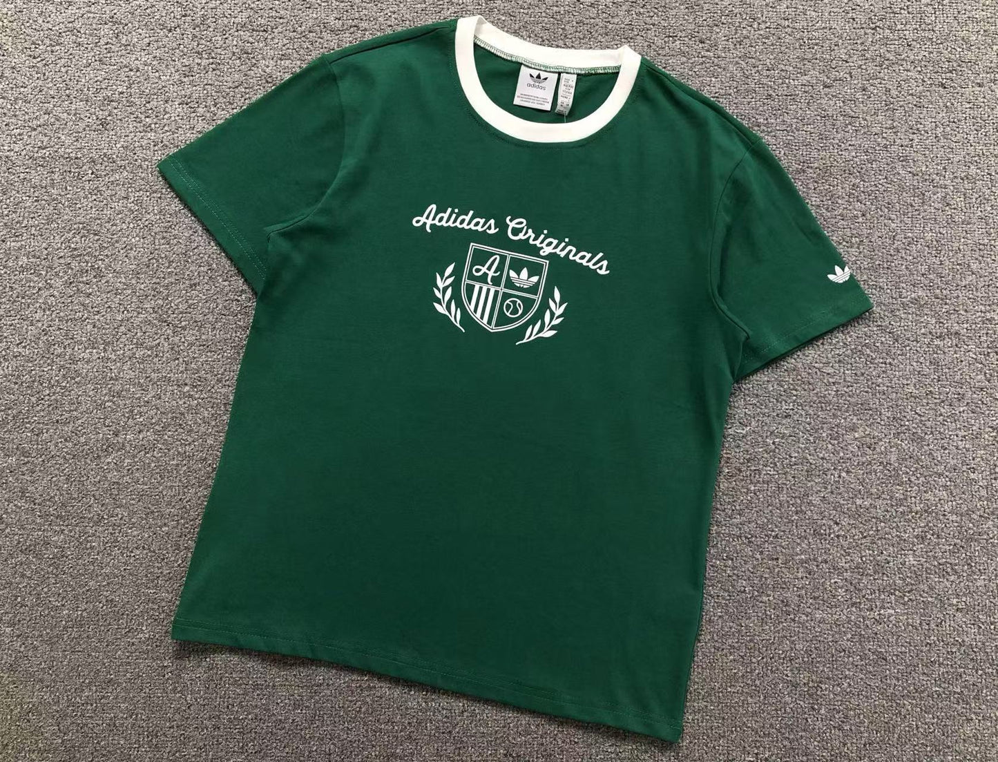 Camiseta adidas Originals Varsity Crest Tee