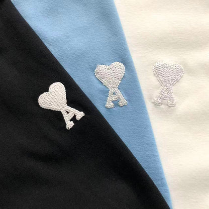 Camiseta AMI Paris Logo Coração Mini Bordado