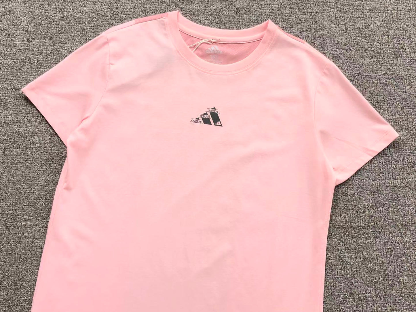 Camiseta Adidas Micro Logo Minimal Feminina