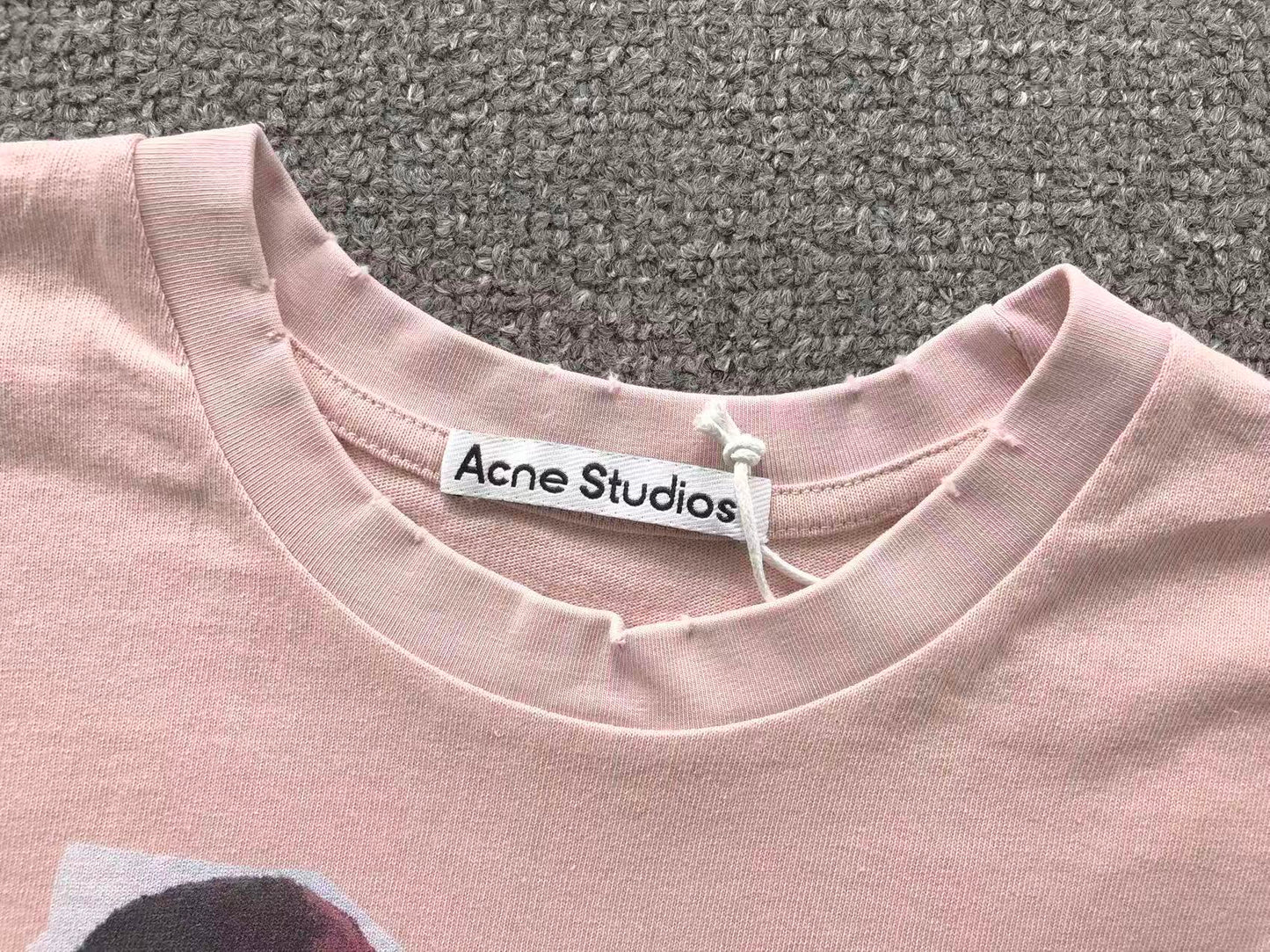 Camiseta Feminina Acne Studios Teddy Kiss