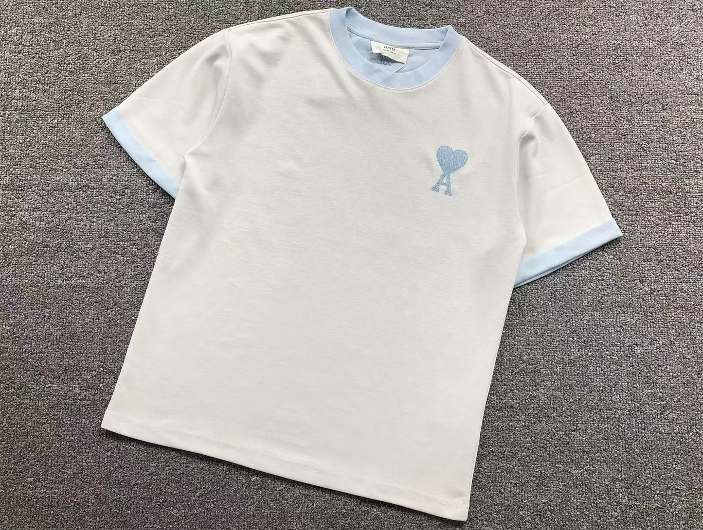 Camiseta AMI Paris Contrast Heart Ringer