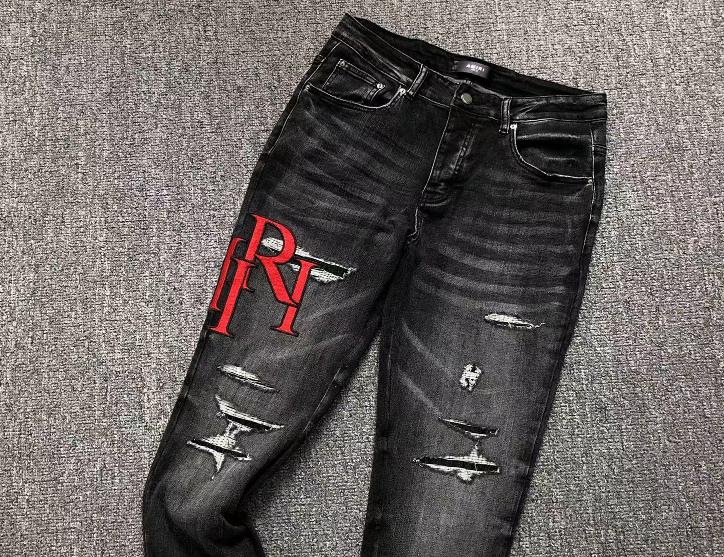 Calça AMIRI Red Logo Destroyed