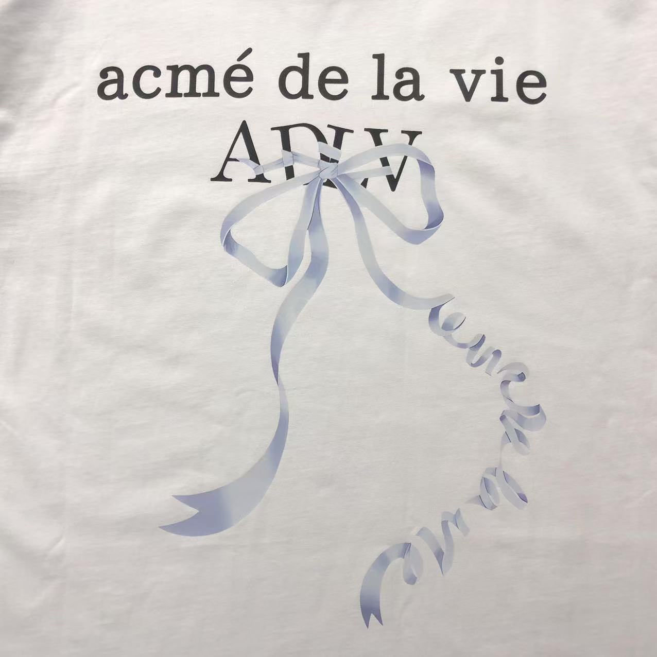 Camiseta ADLV Ribbon Graphic Tee