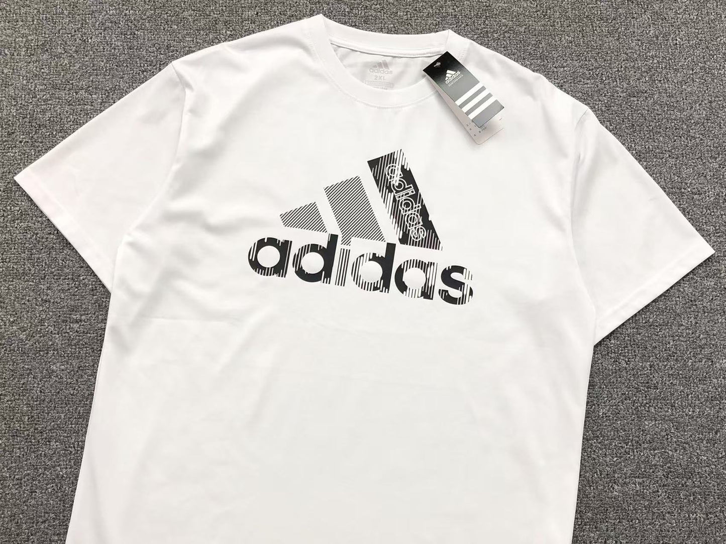 Camiseta Adidas Minimal Logo Pattern