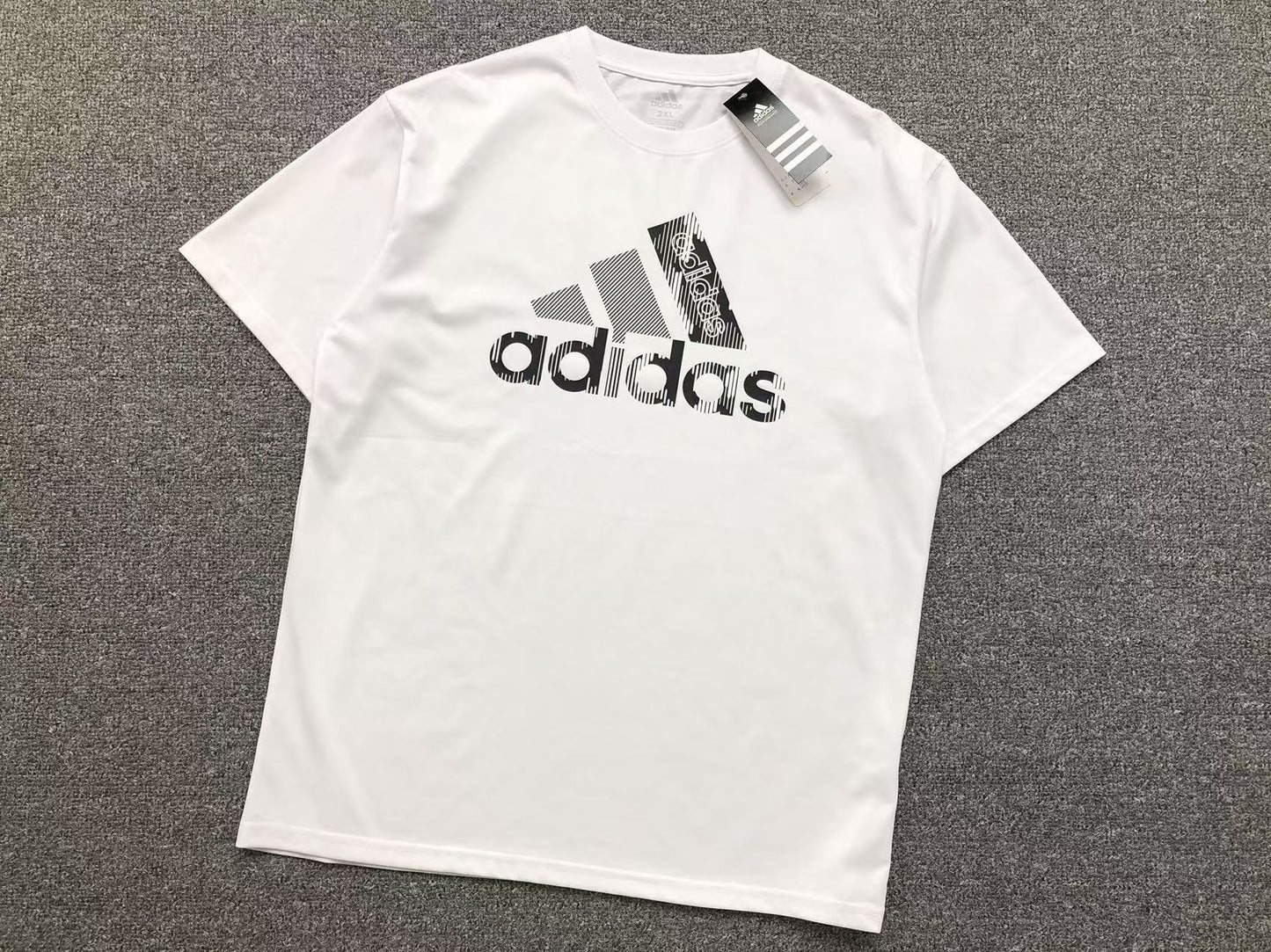 Camiseta Adidas Minimal Logo Pattern