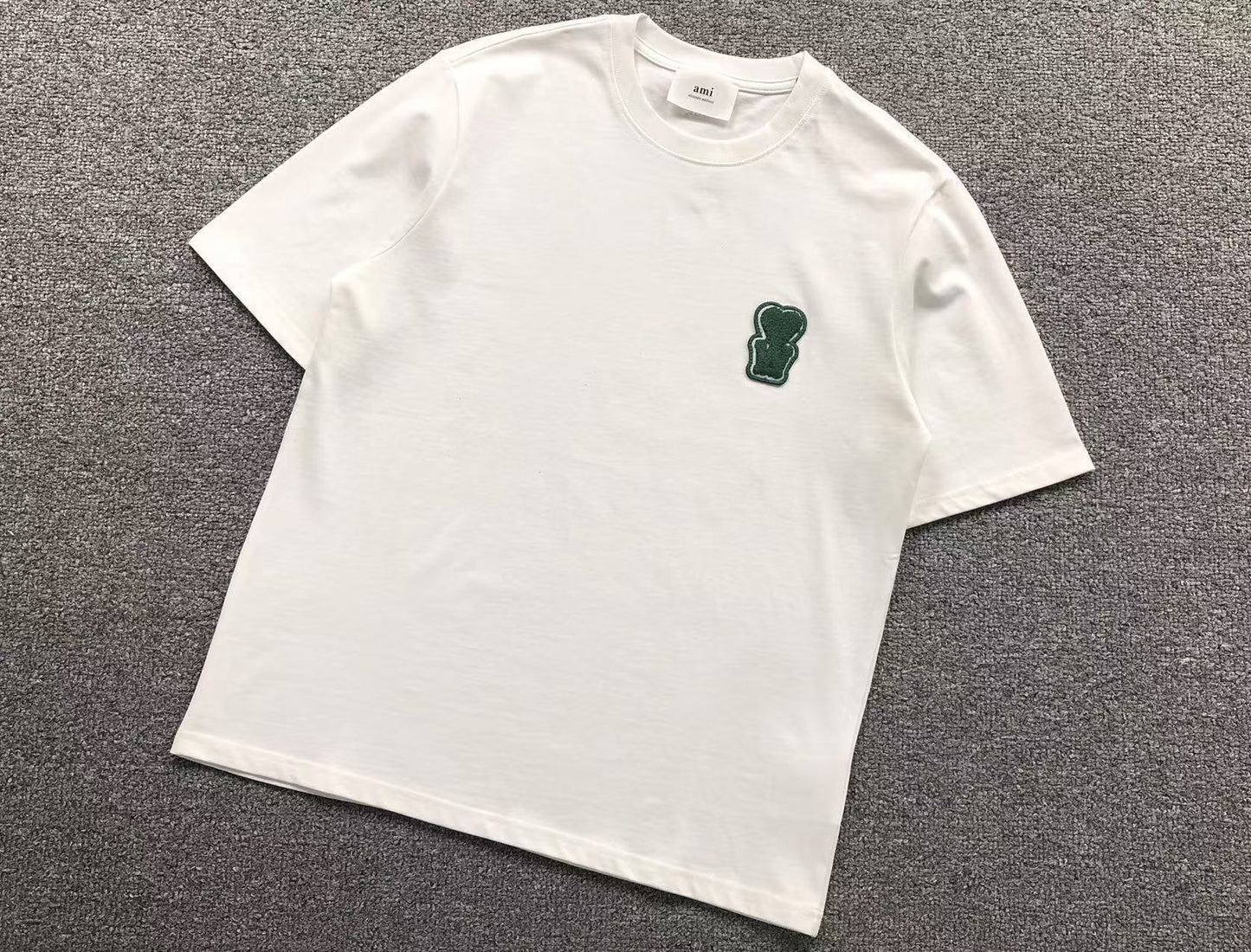Camiseta AMI Paris Heart Patch Contrast Tee