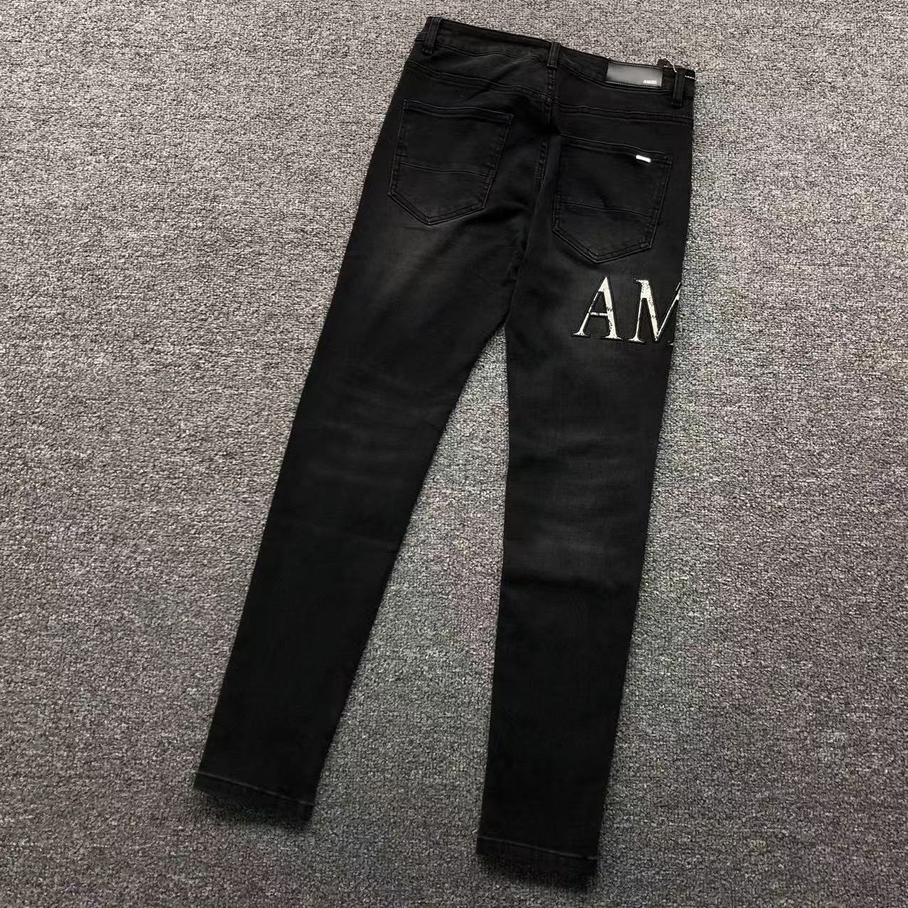 Calça AMIRI Logo Destroyed Black Denim