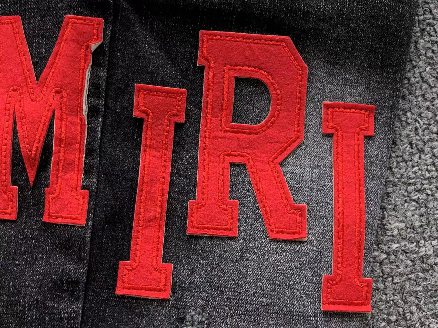 Calça AMIRI Signature Red Logo Jeans