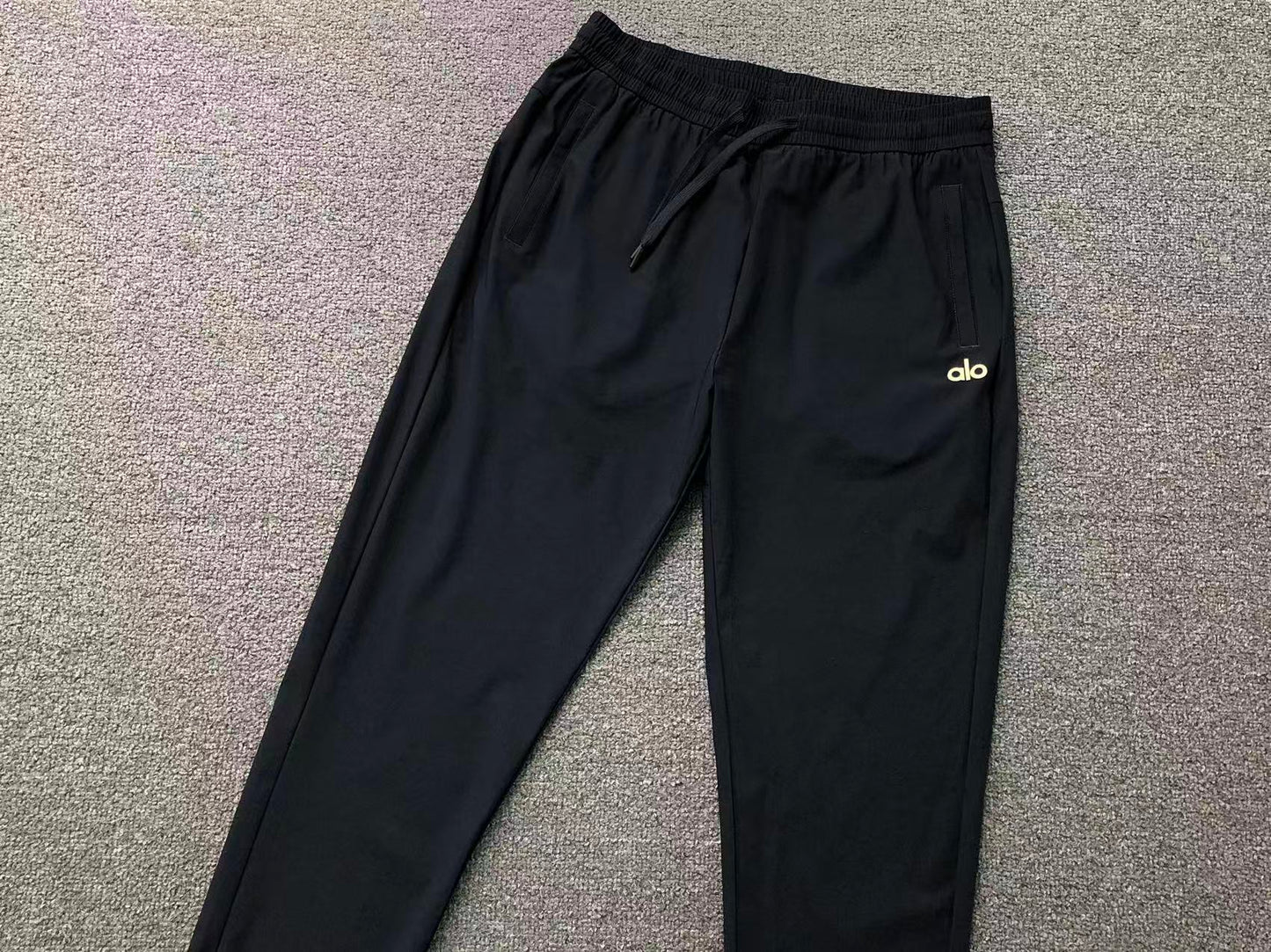 Calça elástica ALO moletom reta