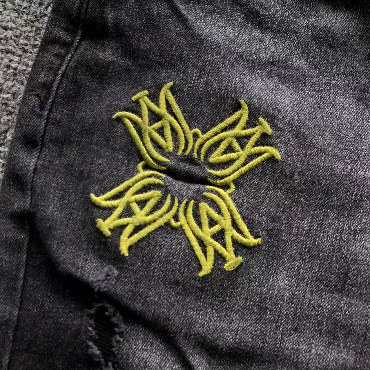 Calça AMIRI Multi Patch Black Destroyed Denim