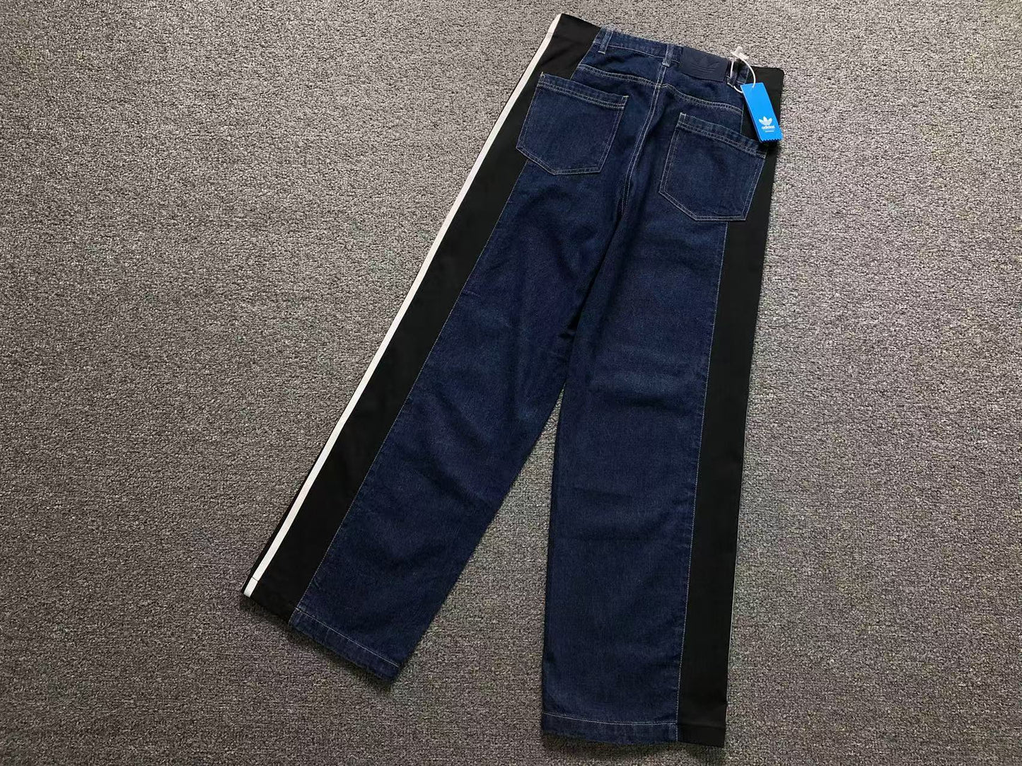 Calça Adidas Jeans Stripe Track Pants