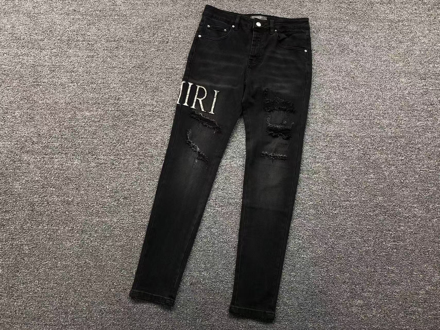 Calça AMIRI Logo Destroyed Black Denim