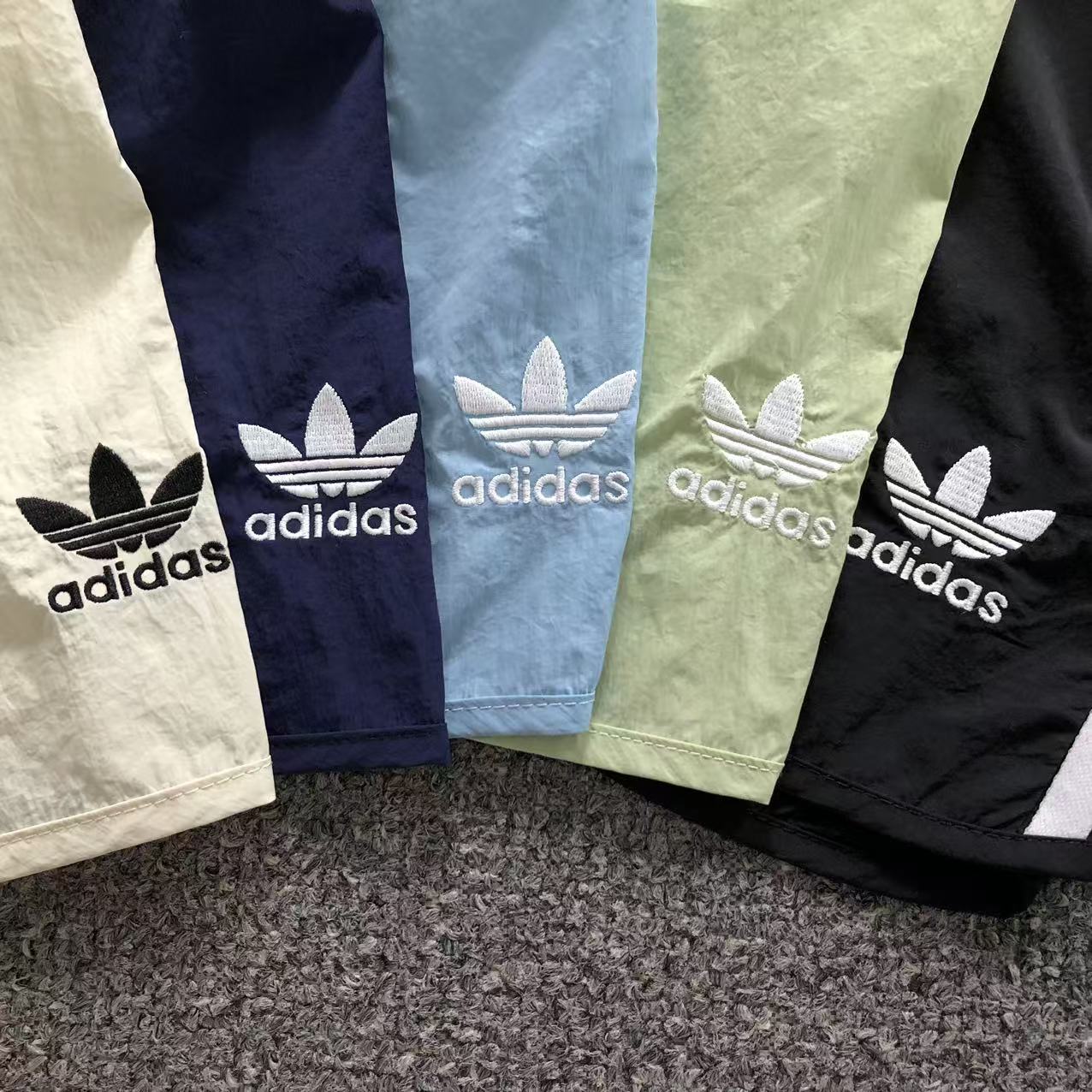 Short adidas Originals Lightweight Runner