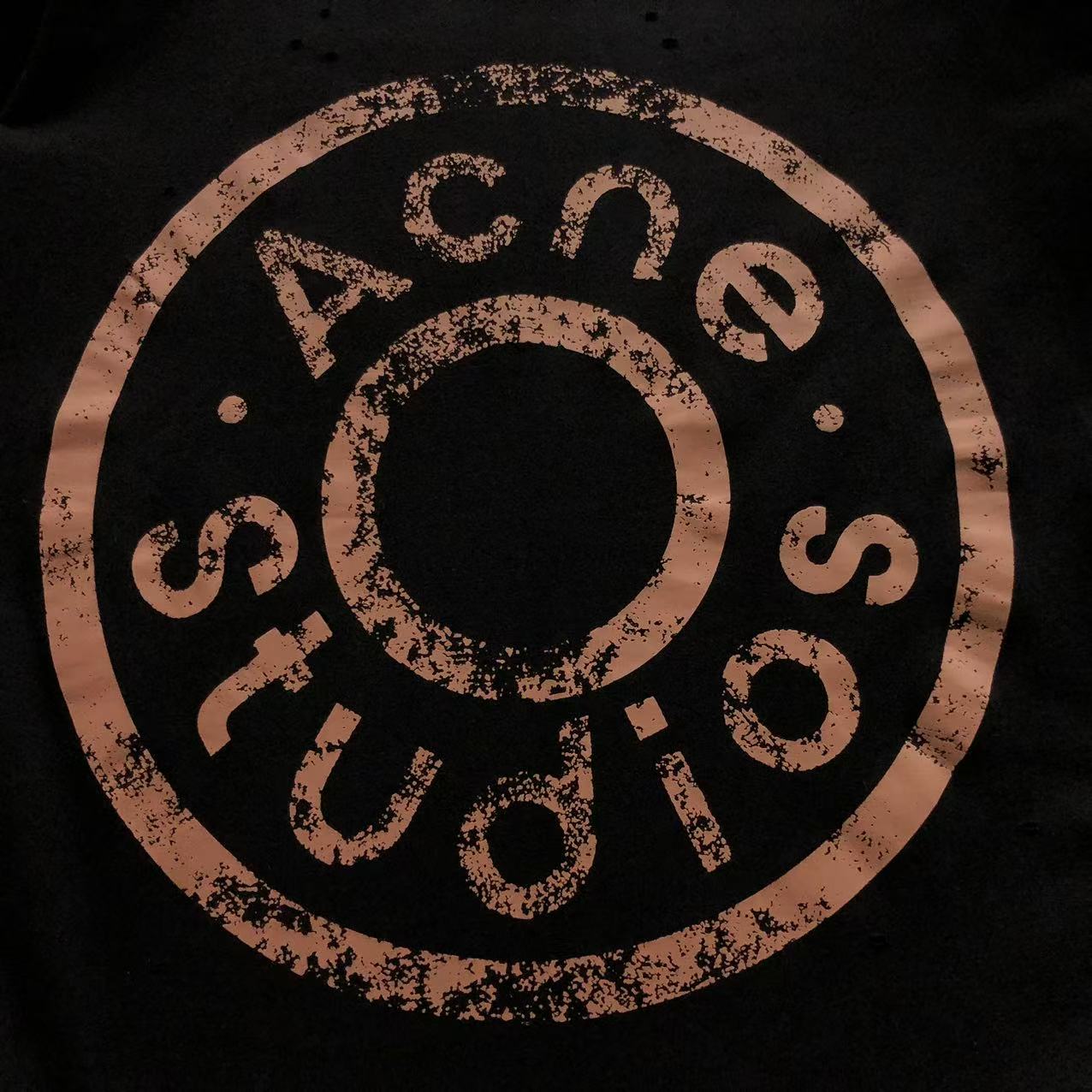 Camiseta Acne Studios Distressed Round Logo