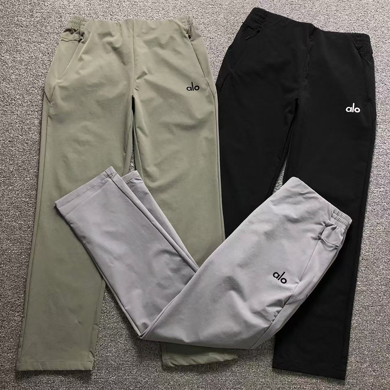 Calça elástica ALO moletom cargo