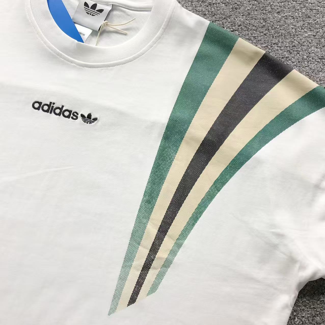 Camiseta adidas Originals Stripes Vintage