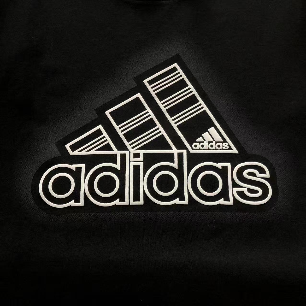 Camiseta Adidas Performance Oversized Logo