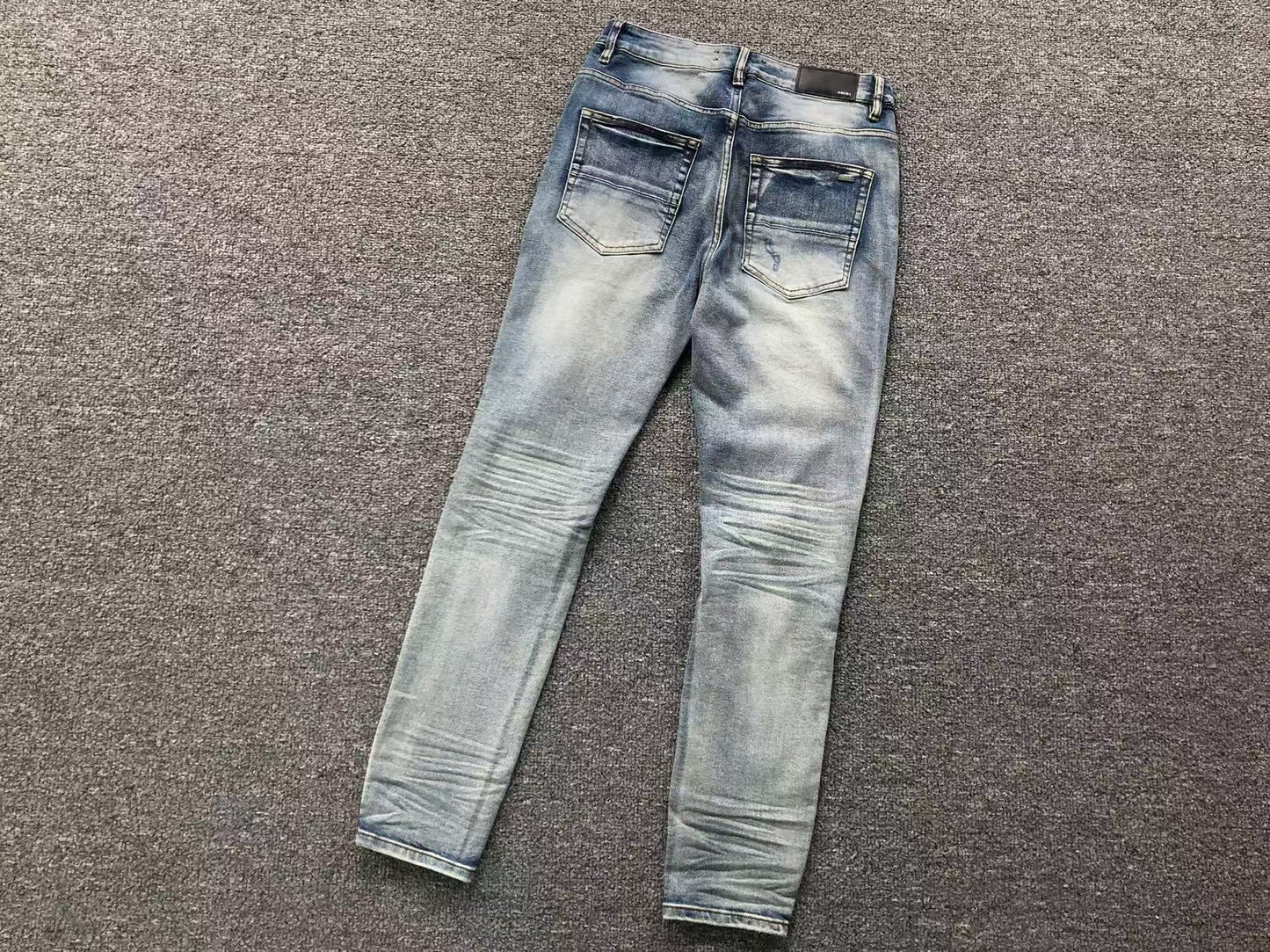 Calça AMIRI Vintage Destroyed Logo Denim (Ice Wash)