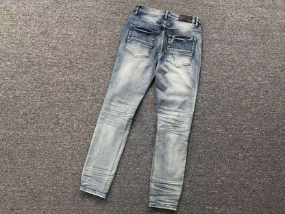 Calça AMIRI Vintage Destroyed Logo Denim (Ice Wash)