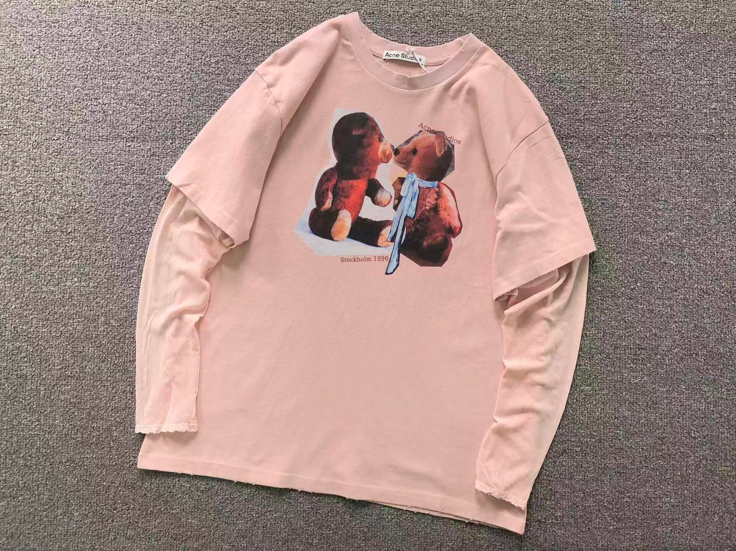 Camiseta Feminina Acne Studios Teddy Kiss
