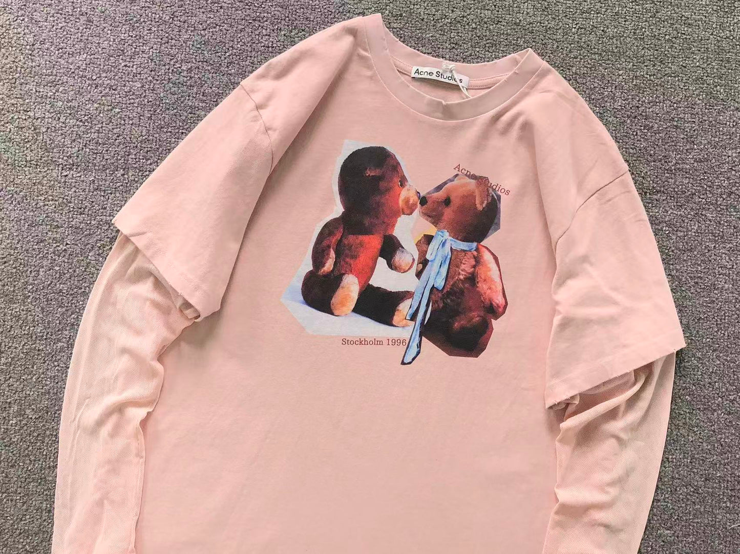 Camiseta Feminina Acne Studios Teddy Kiss