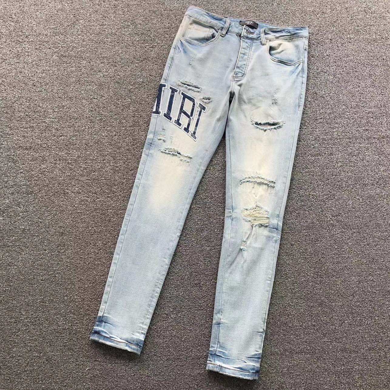 Calça AMIRI Logo Distressed Light Blue Denim
