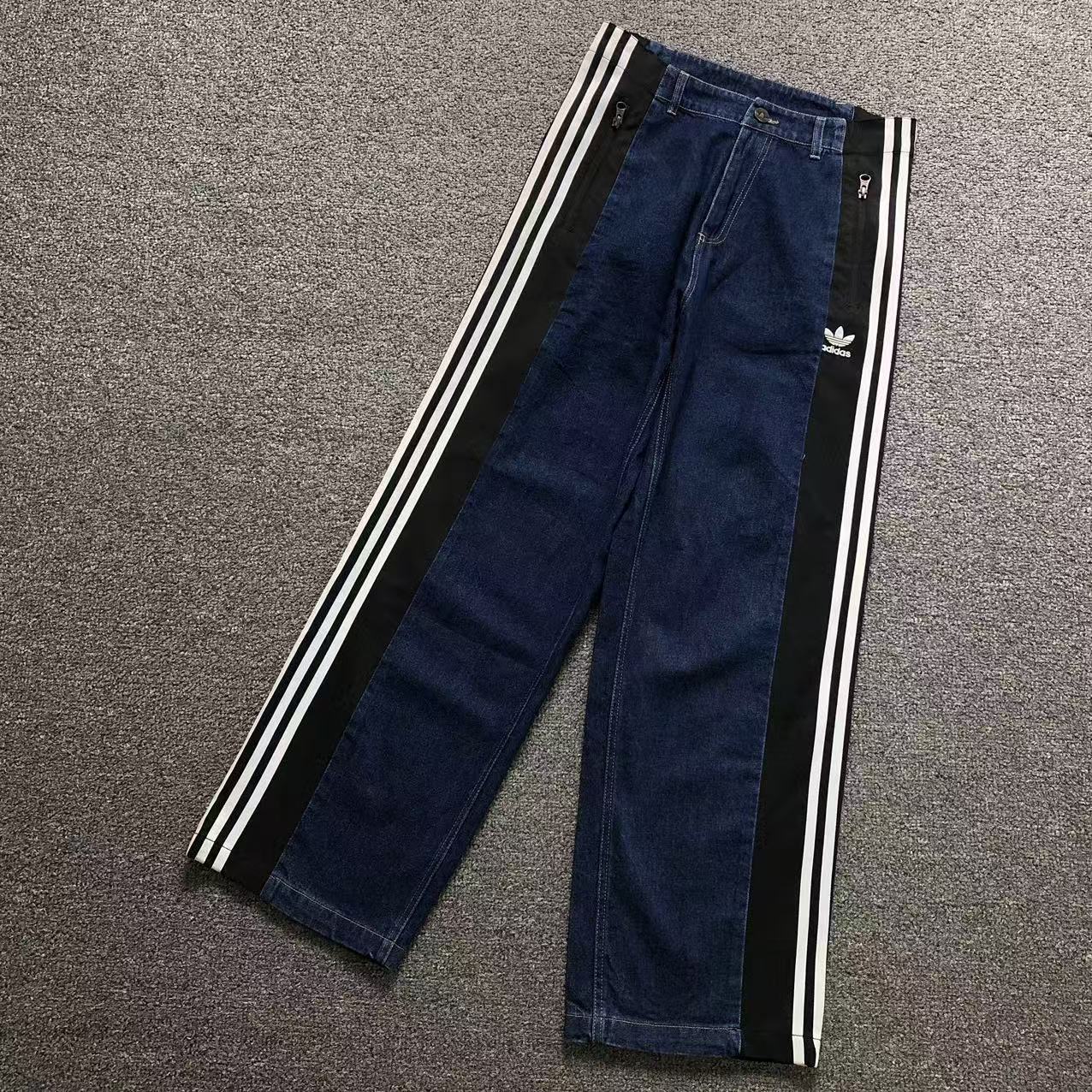 Calça Adidas Jeans Stripe Track Pants