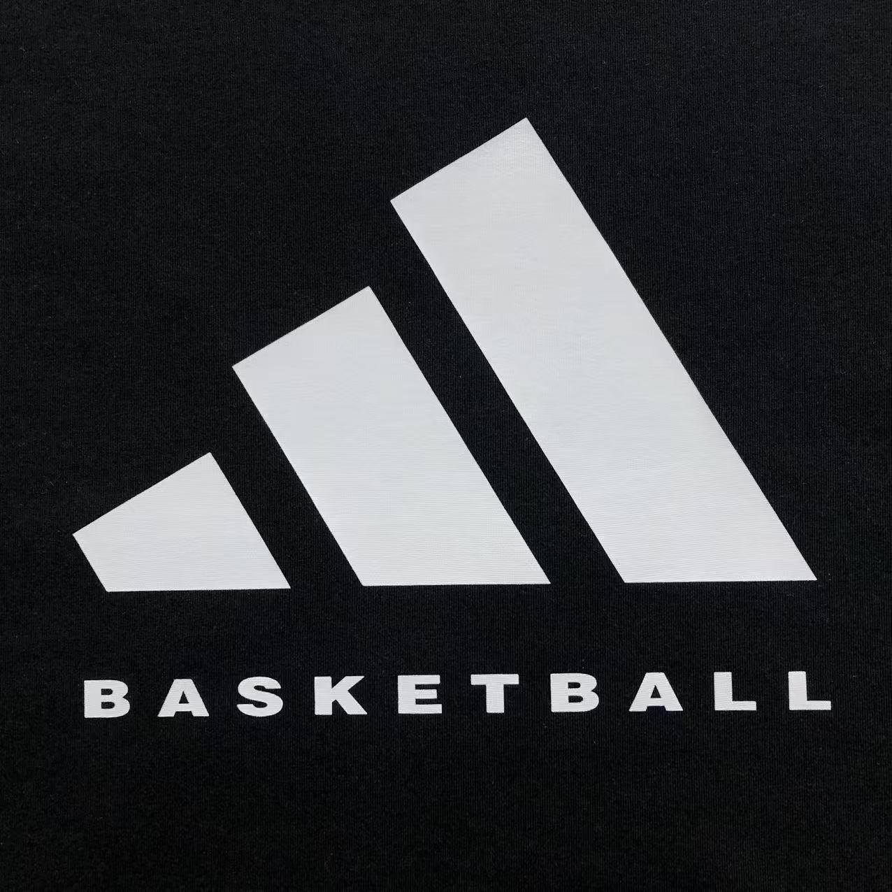 Camiseta adidas Basketball Logo