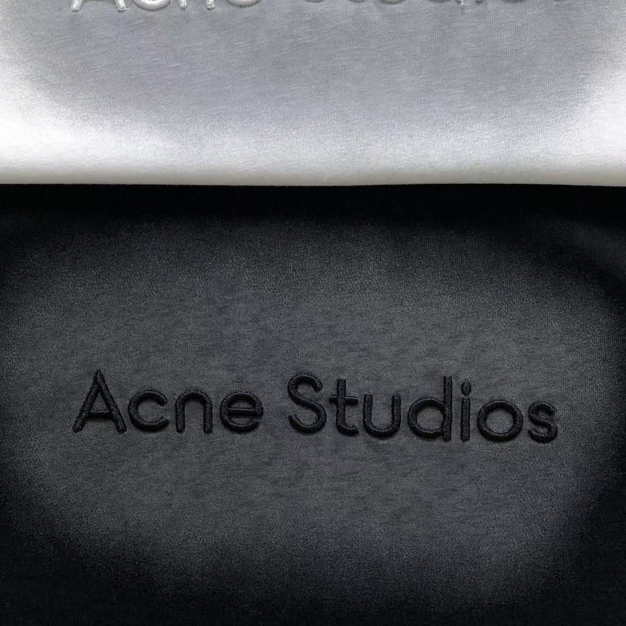 Camiseta Feminina Acne Studios Shadow Logo