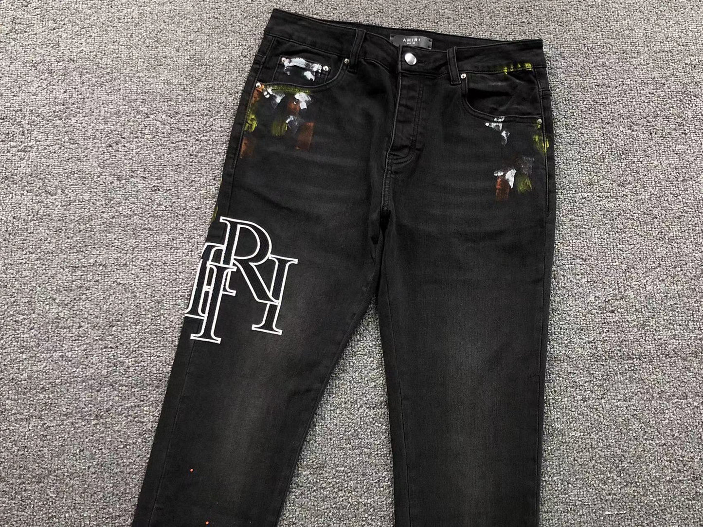 Calça AMIRI Logo Paint Splatter Black Denim