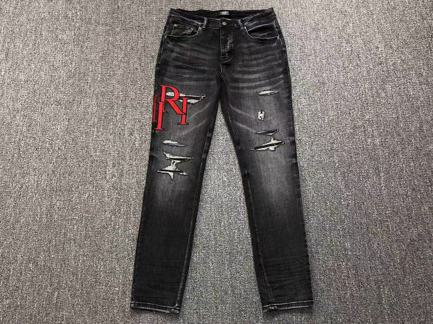 Calça AMIRI Red Logo Destroyed