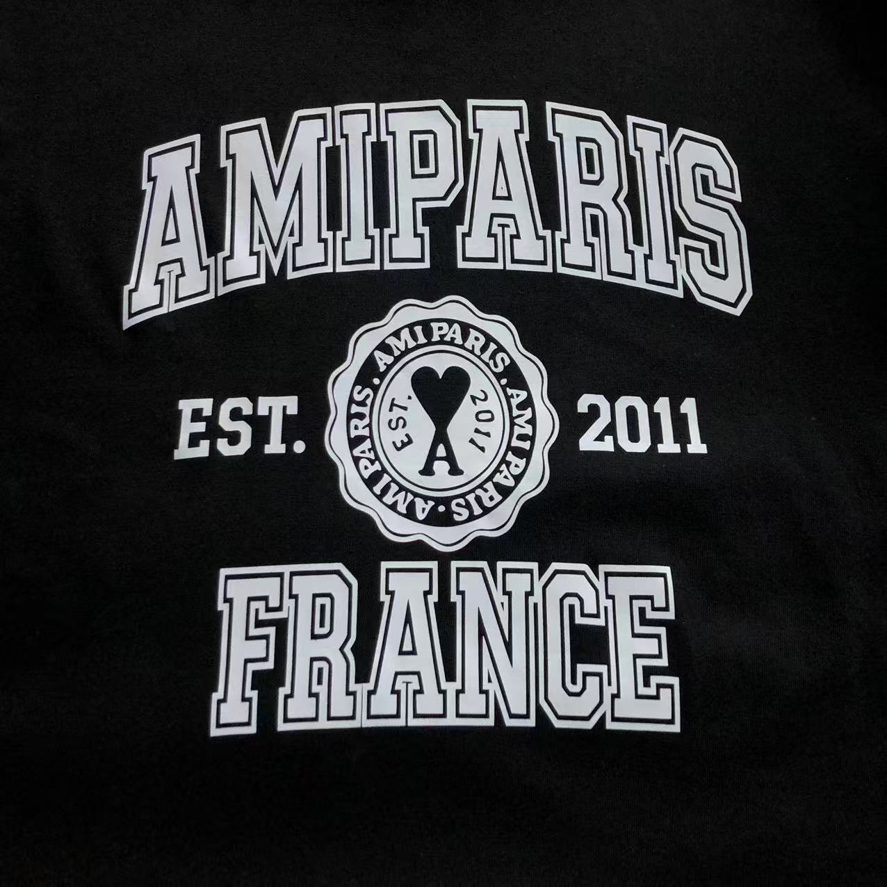 Camiseta AMI Paris Badge Varsity