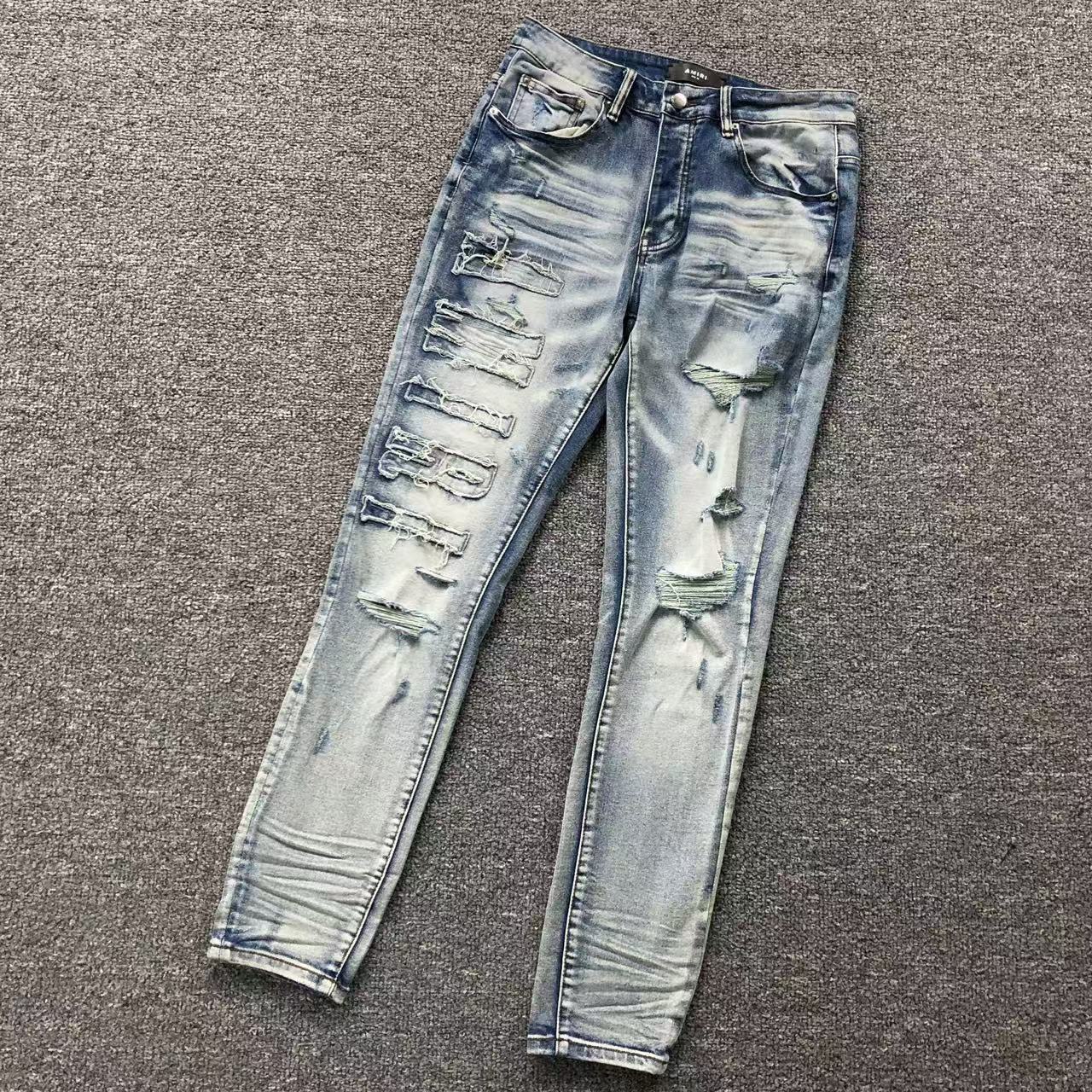 Calça AMIRI Vintage Destroyed Logo Denim (Ice Wash)