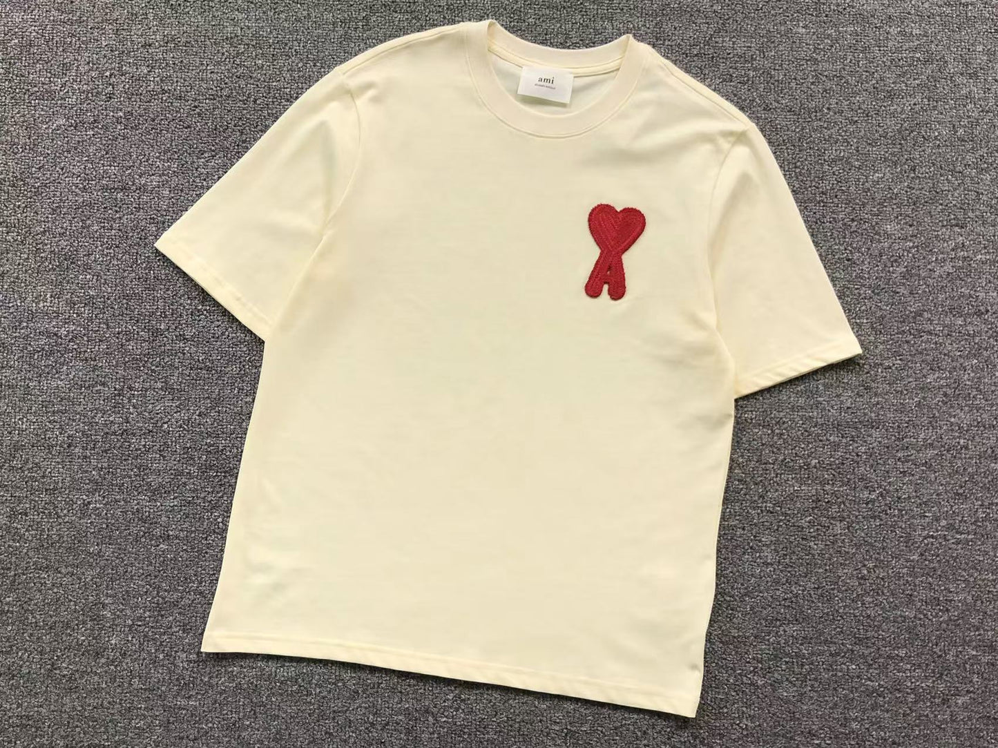 Camiseta AMI Paris Big Heart Embroidered
