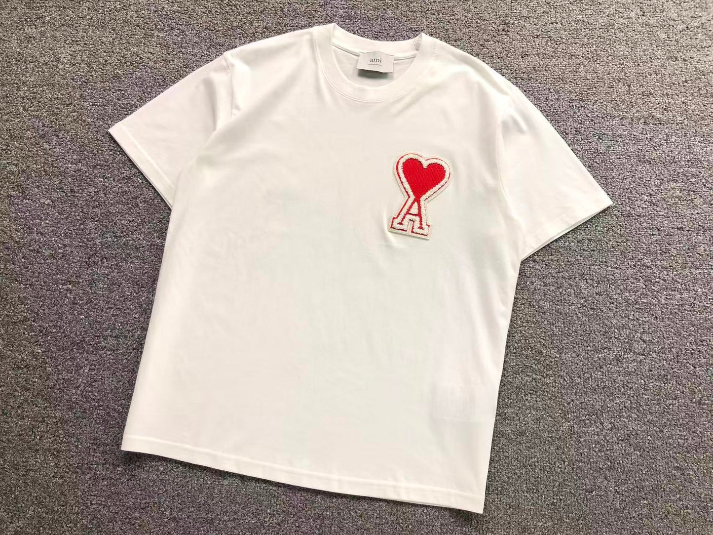 Camiseta AMI Paris Patch Logo Coração