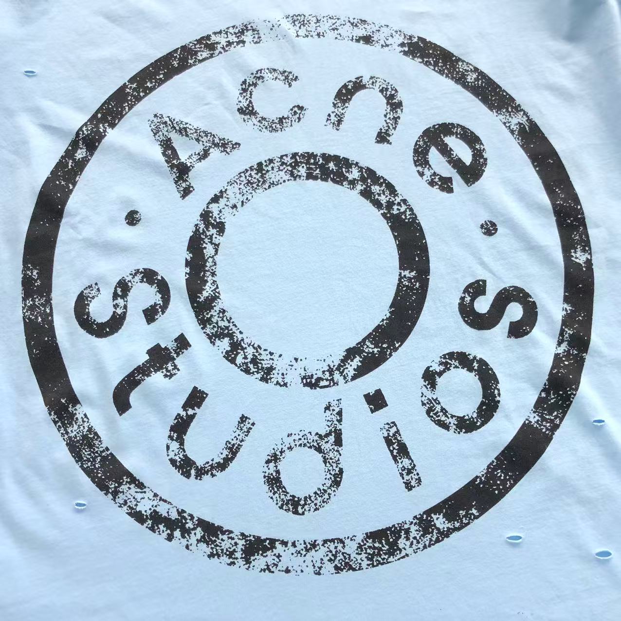 Camiseta Acne Studios Distressed Round Logo
