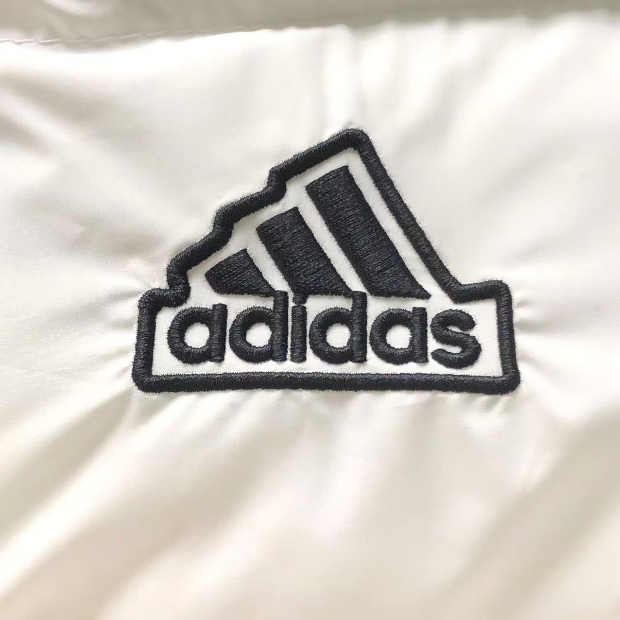 Jaqueta Puffer adidas Alpine Street