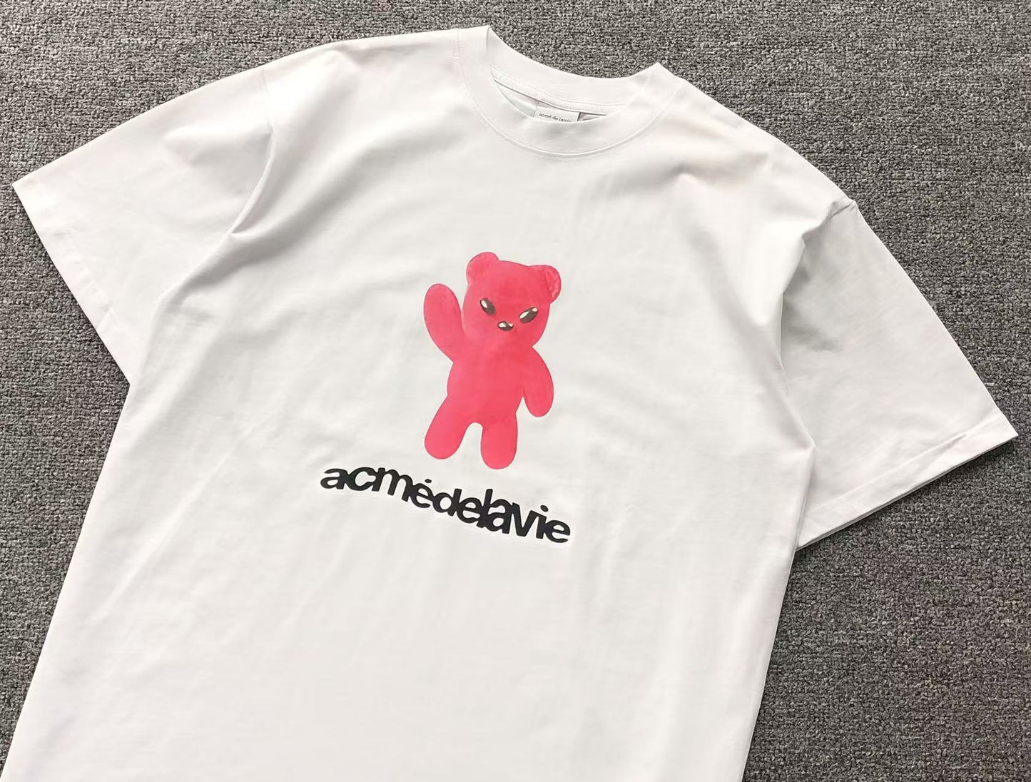 Camiseta ADLV Neon Bear Graphic Tee