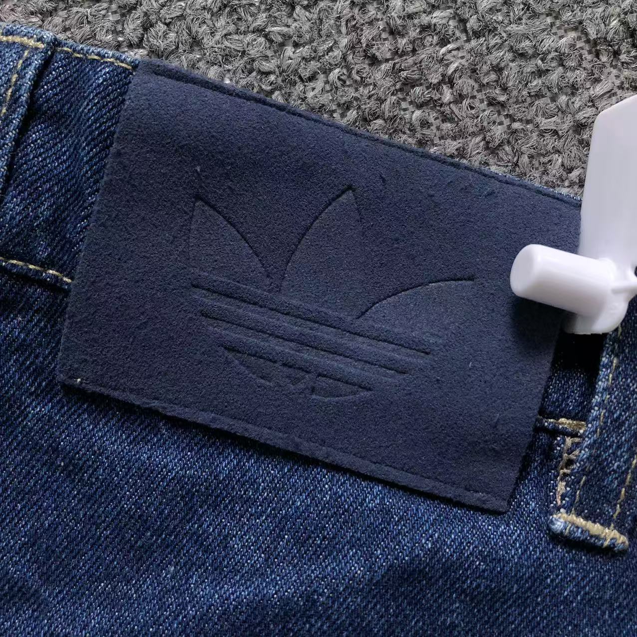 Calça Adidas Jeans Stripe Track Pants