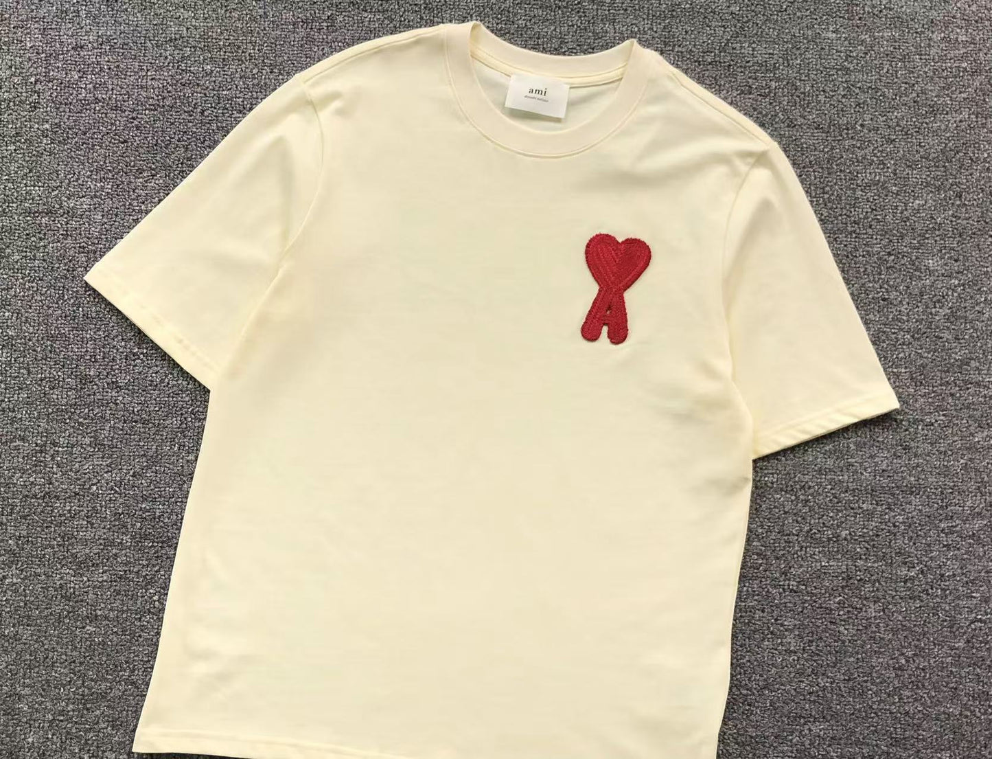 Camiseta AMI Paris Big Heart Embroidered
