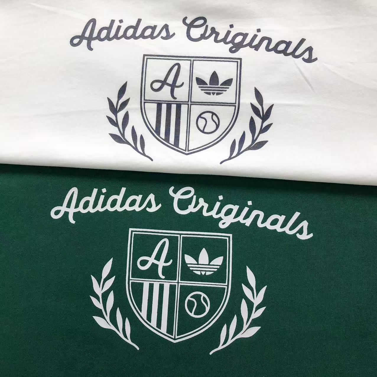 Camiseta adidas Originals Varsity Crest Tee