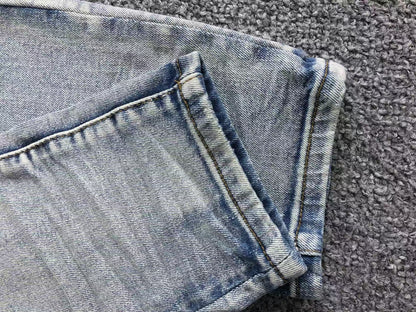 Calça AMIRI Vintage Destroyed Logo Denim (Ice Wash)