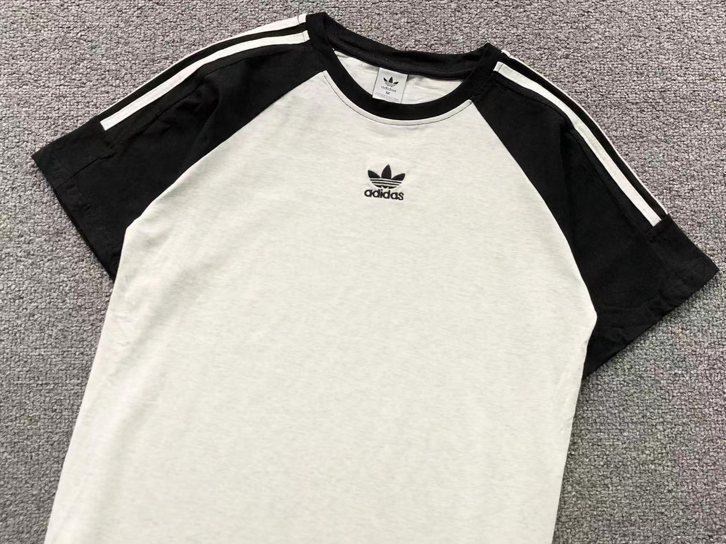Camiseta Adidas Raglan Contrast Feminino