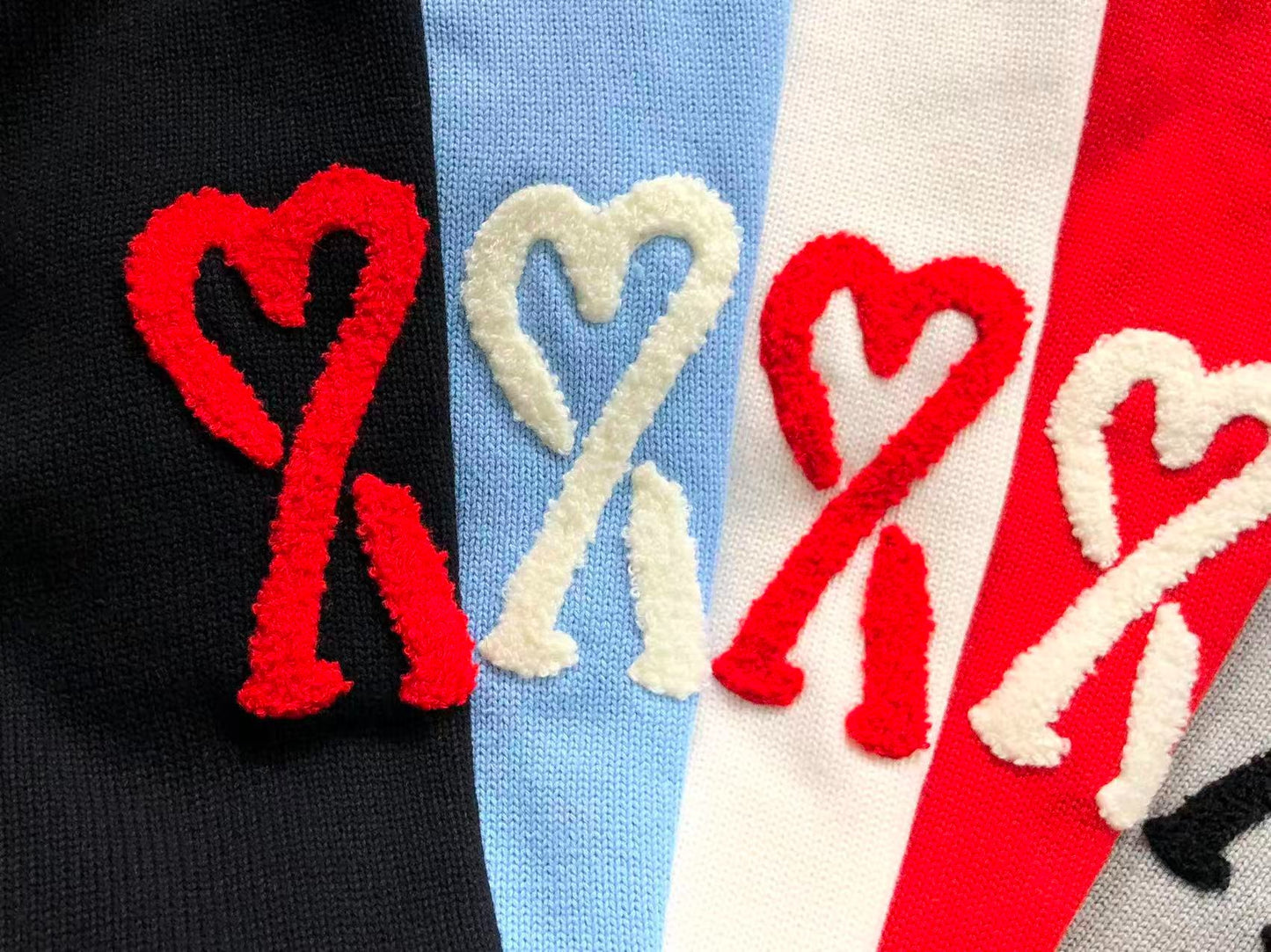 Suéter AMI Paris Logo Coração Essential