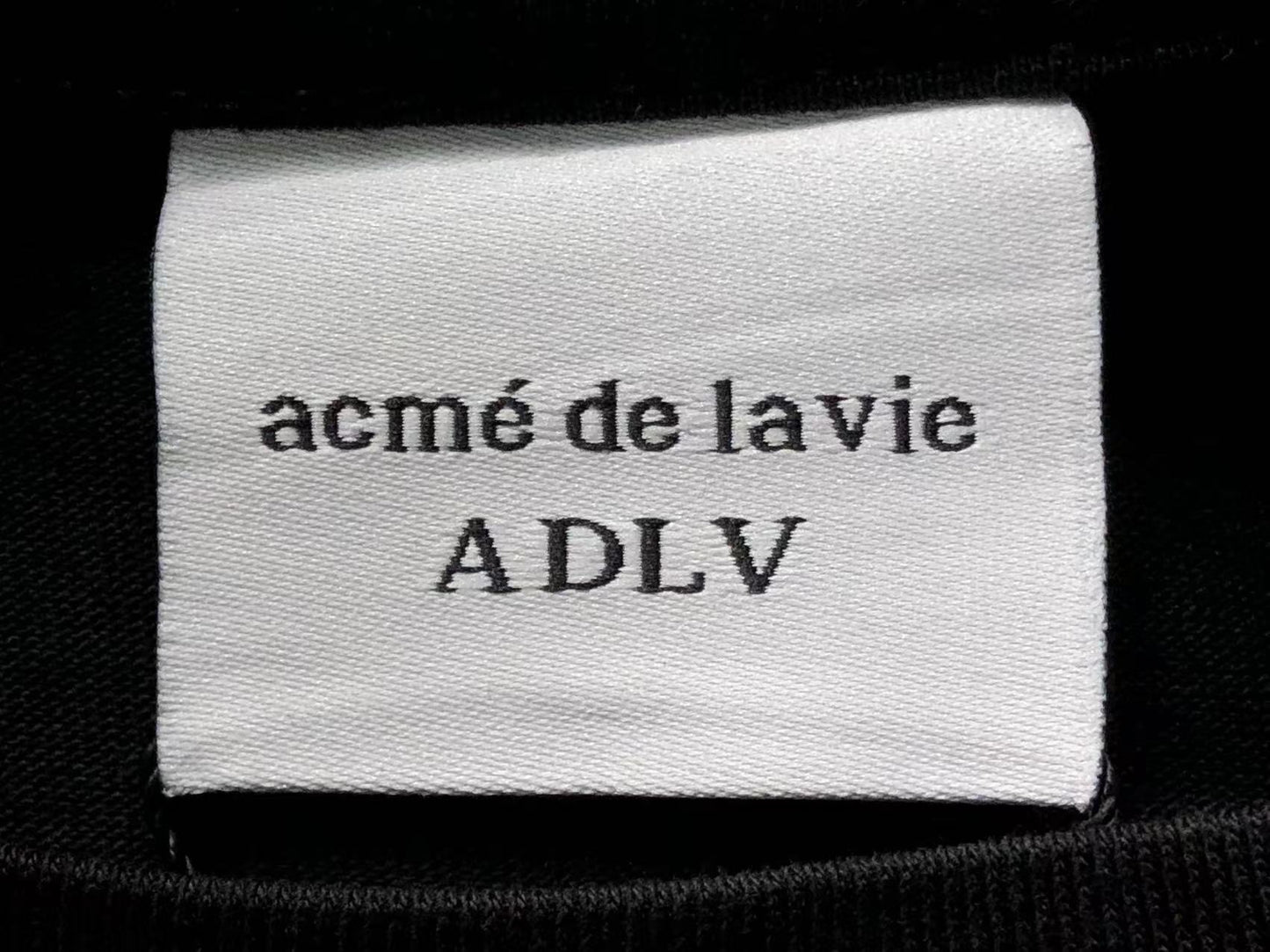 Camiseta ADLV Ribbon Graphic Tee
