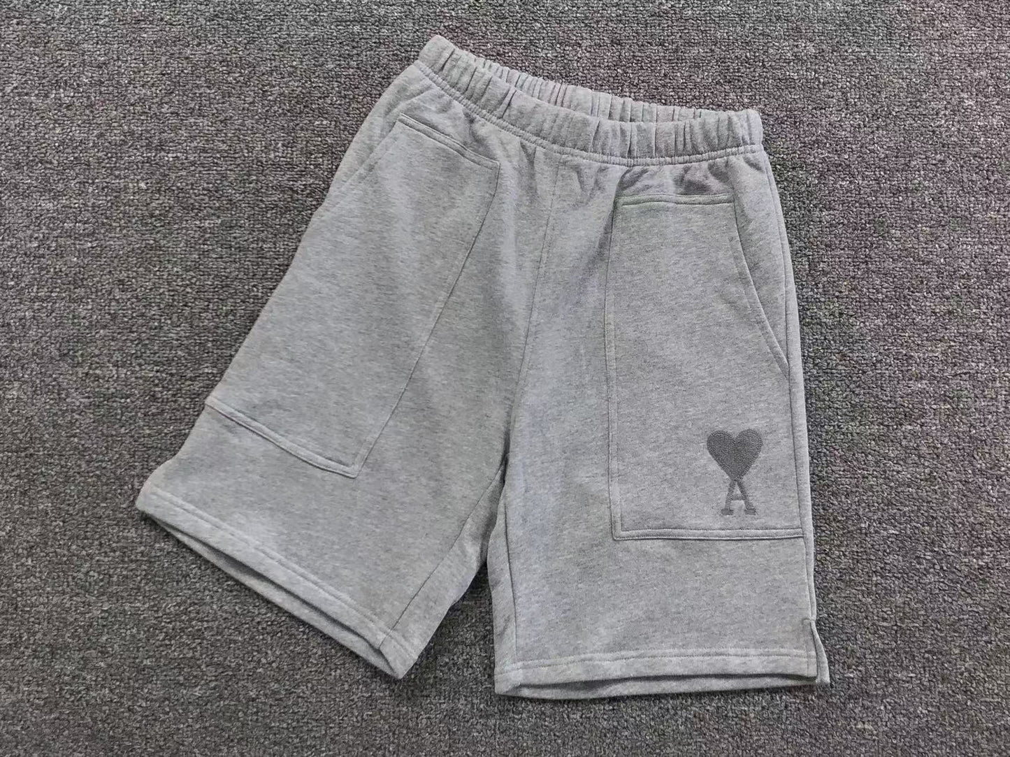 Short AMI Paris Essential Heart Collection