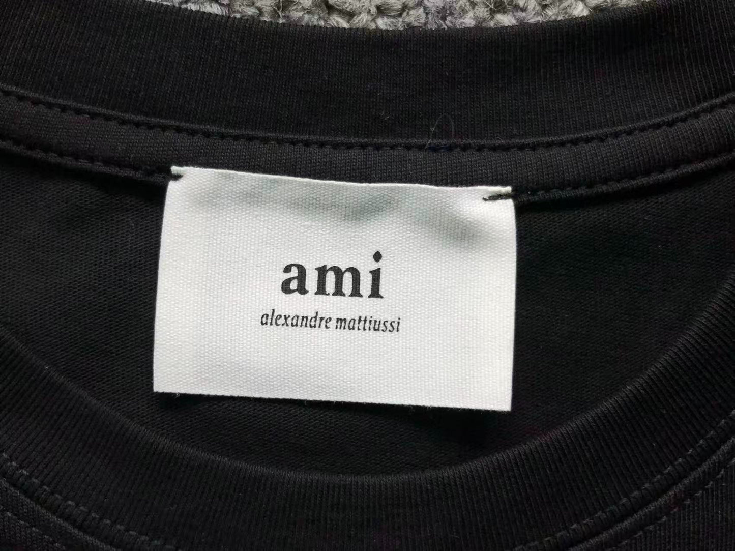 Camiseta AMI Paris Mini Heart Logo Minimal